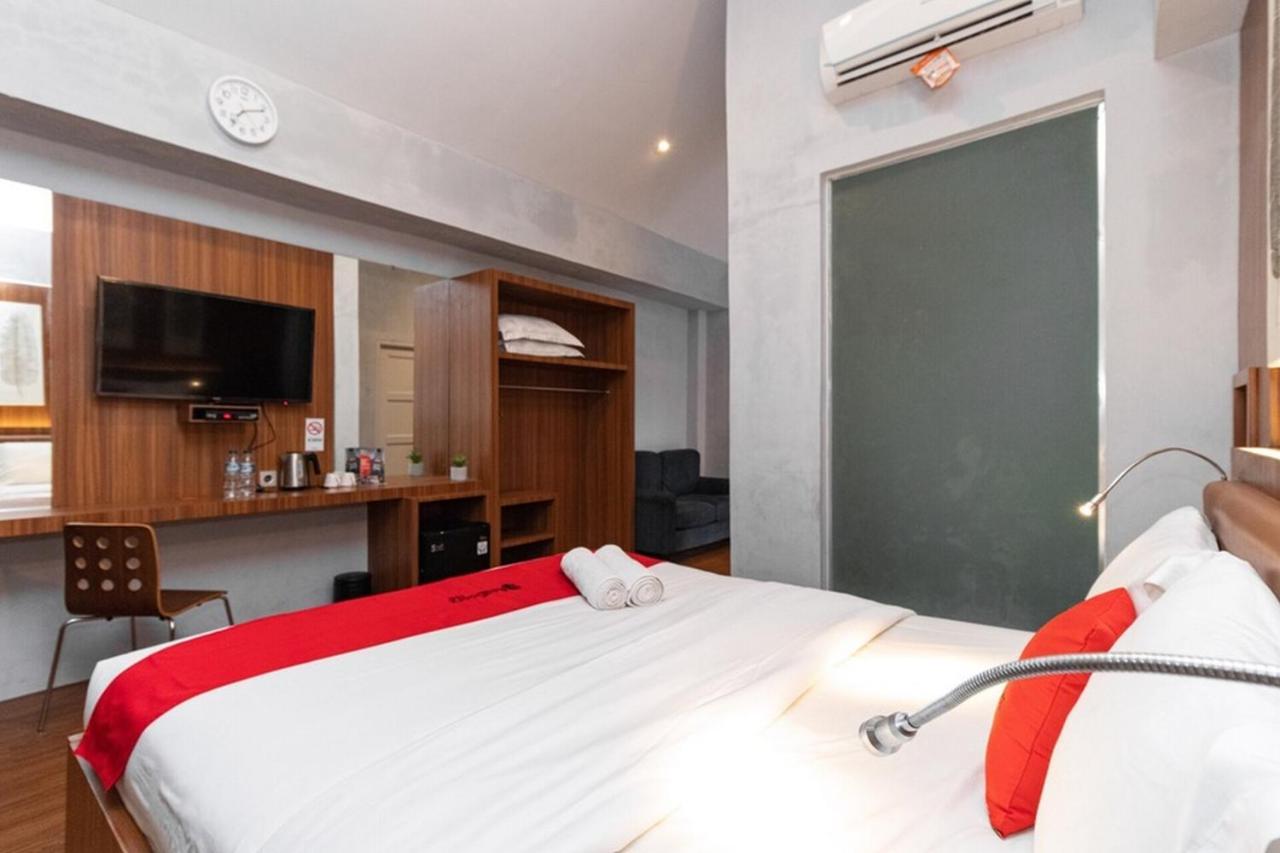 Reddoorz Premium Near Centre Point Mall Medan Zewnętrze zdjęcie